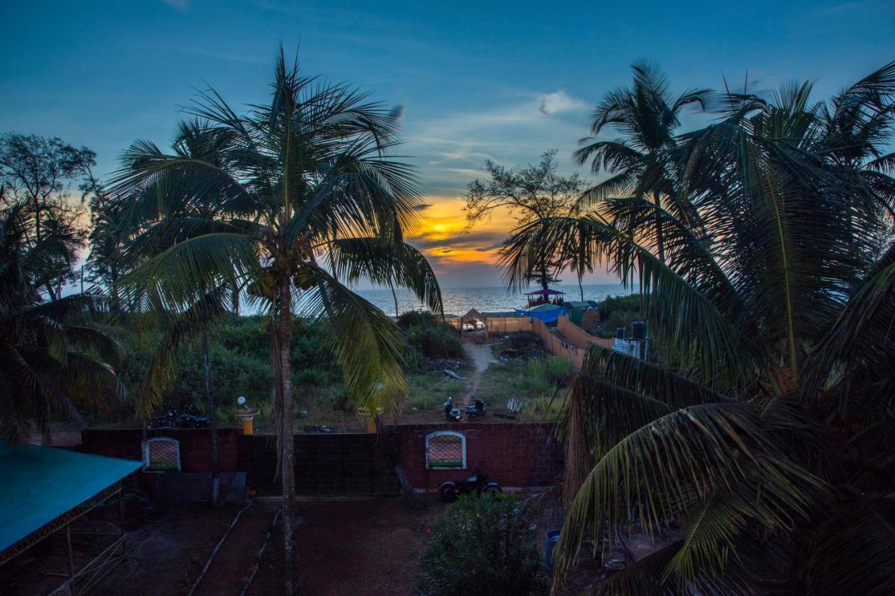 Mirati Goa Arambol Bagian luar foto