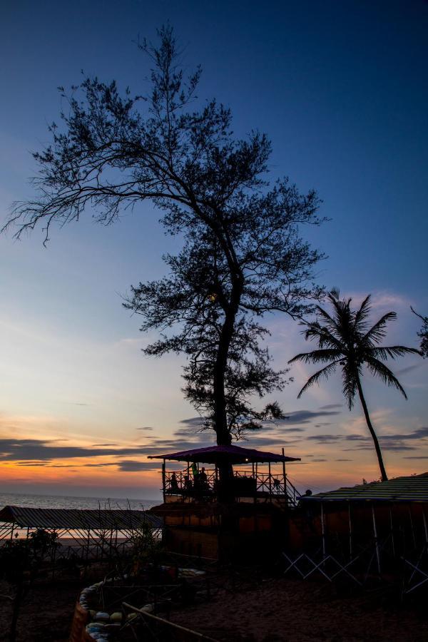 Mirati Goa Arambol Bagian luar foto