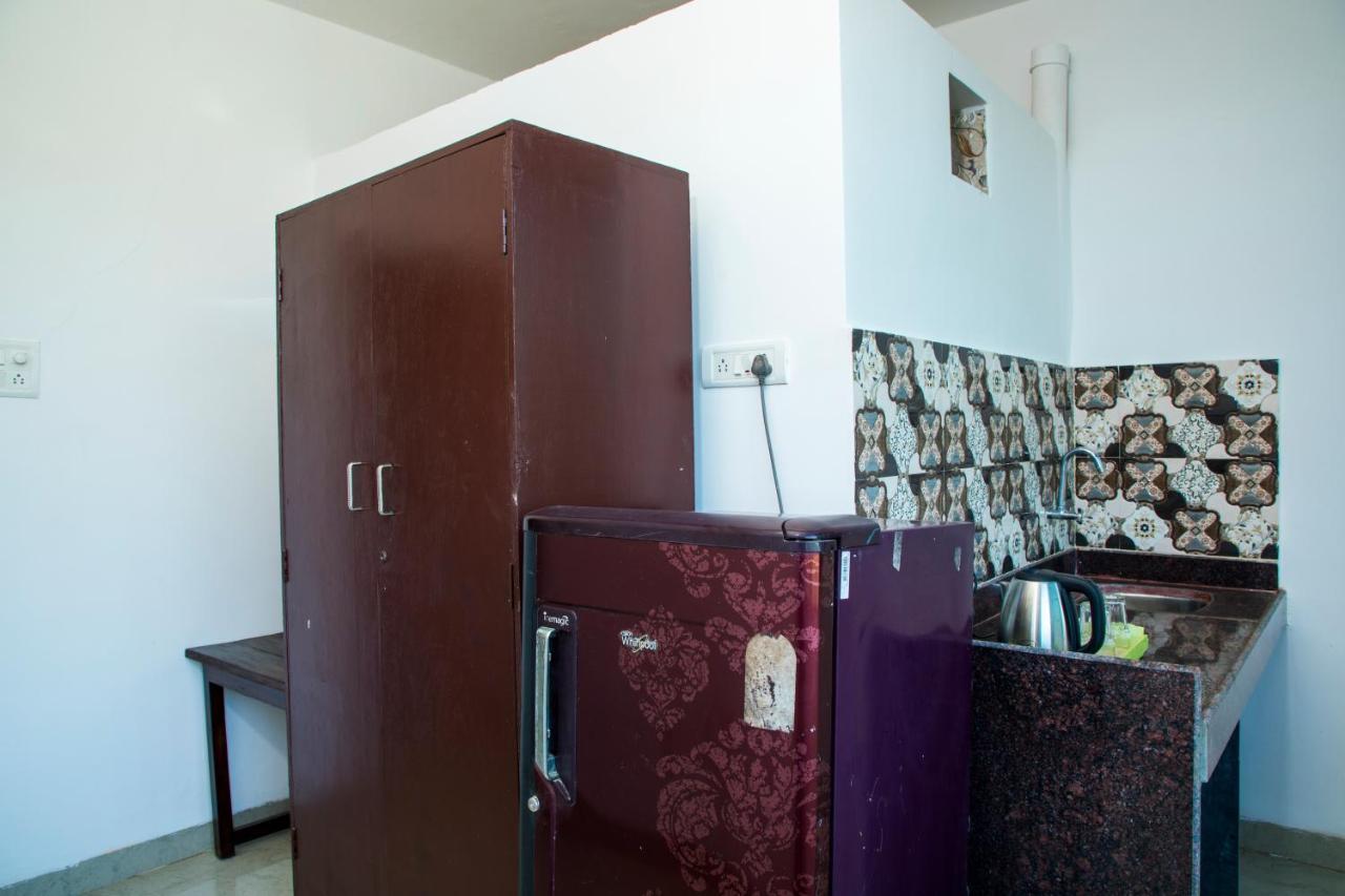 Mirati Goa Arambol Bagian luar foto