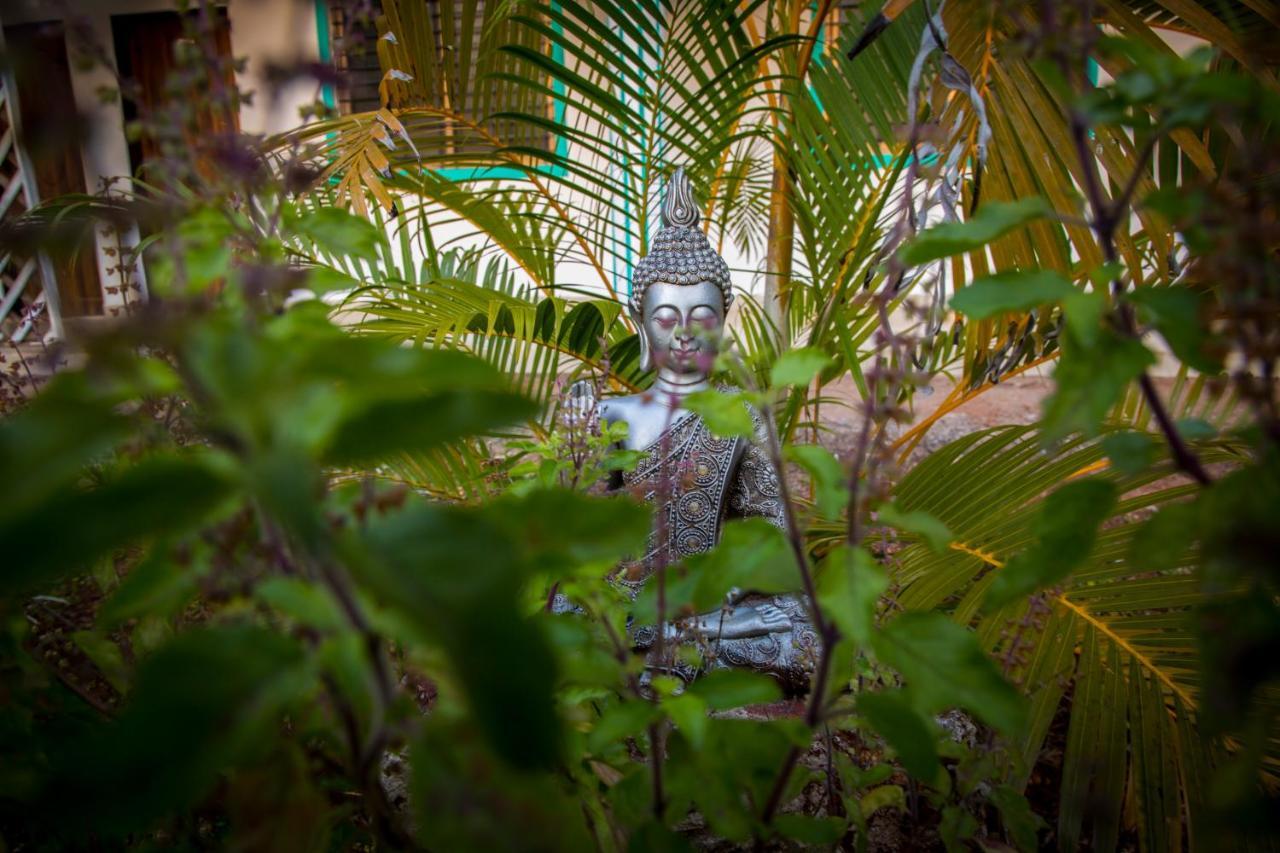 Mirati Goa Arambol Bagian luar foto