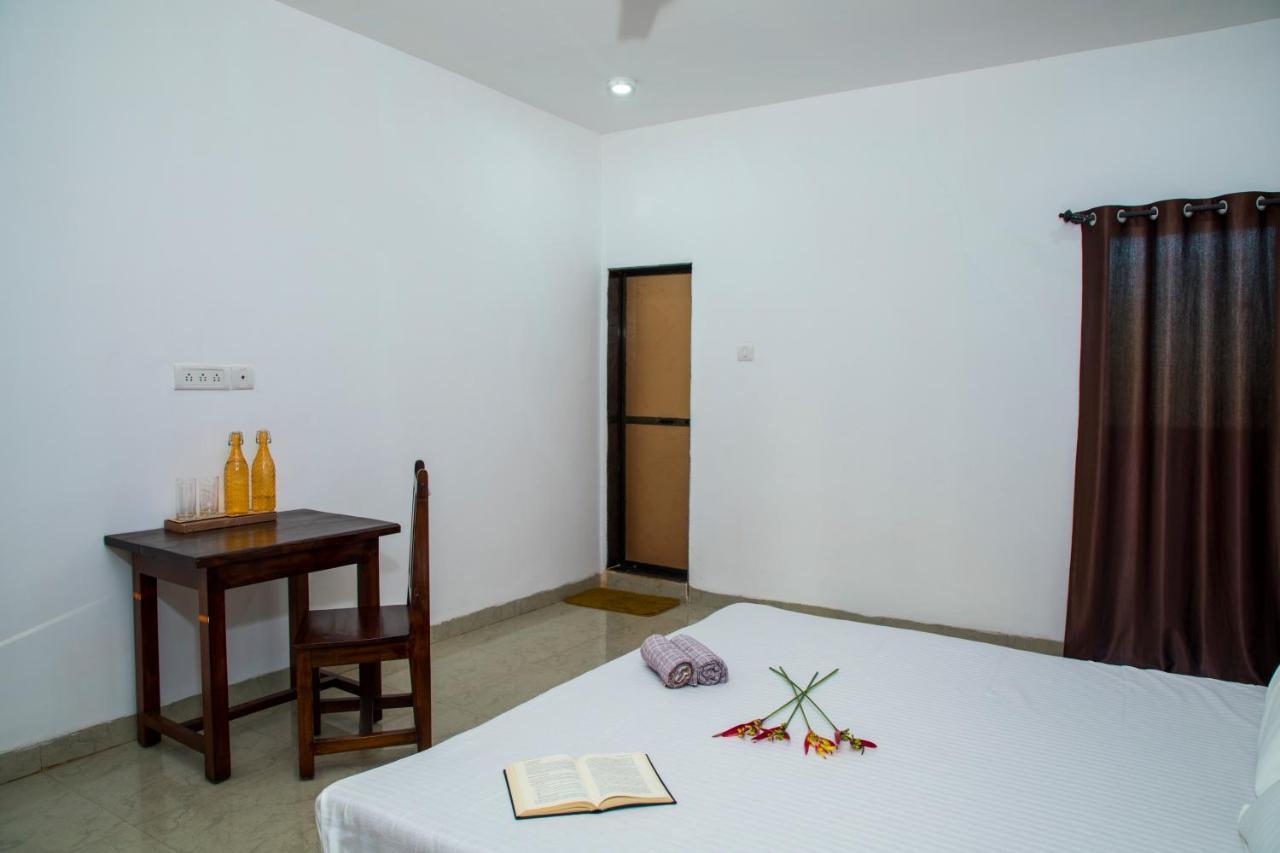 Mirati Goa Arambol Bagian luar foto